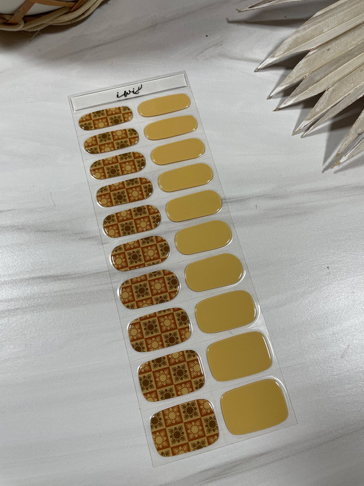 Mokulehua x Iwi Nails: Retro ʻUlu Quilt