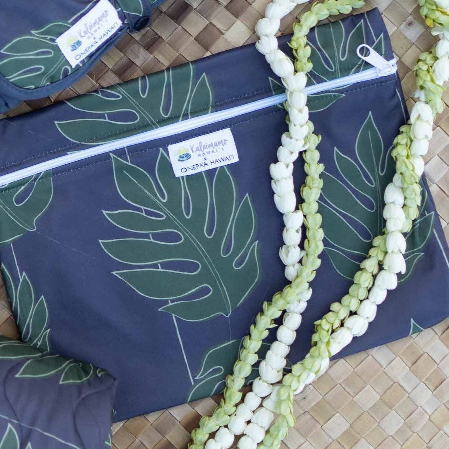 ʻEkeʻeke Pulu (Small Wet Bag)