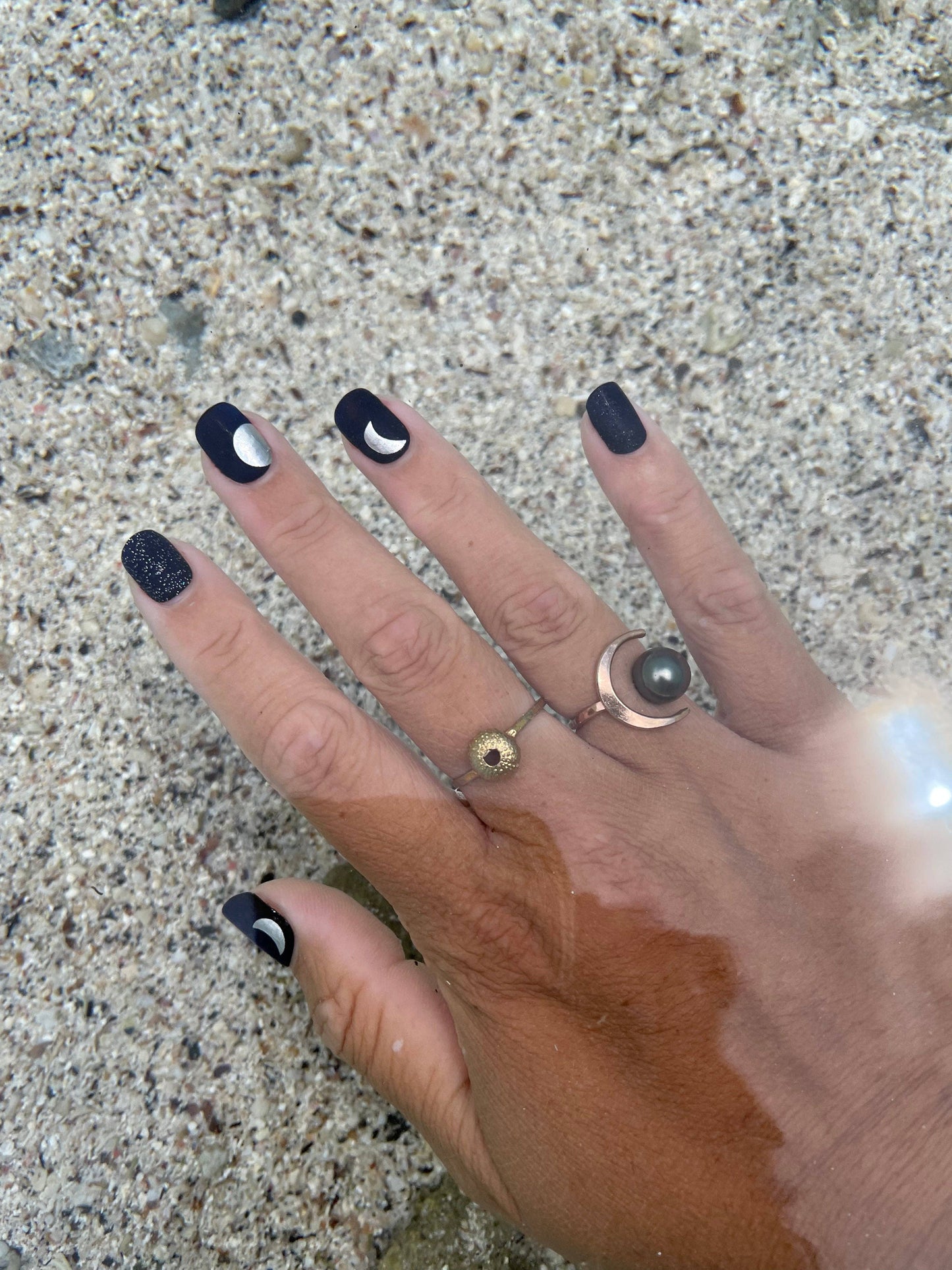 Ānuenue Kau Pō (Lunar Rainbow)