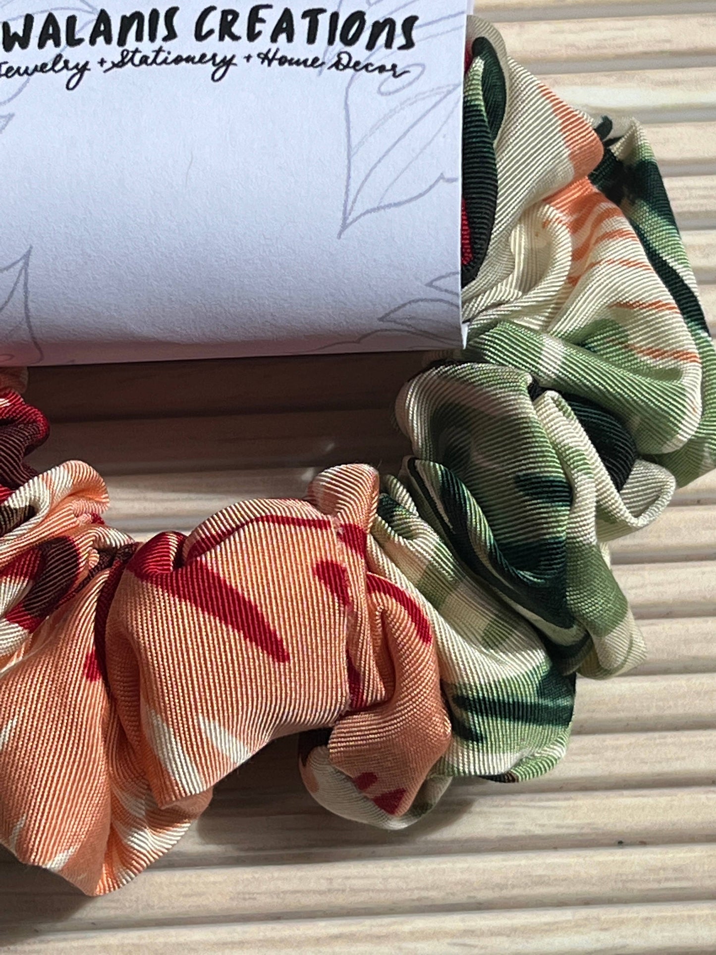 Makanahele Scrunchie