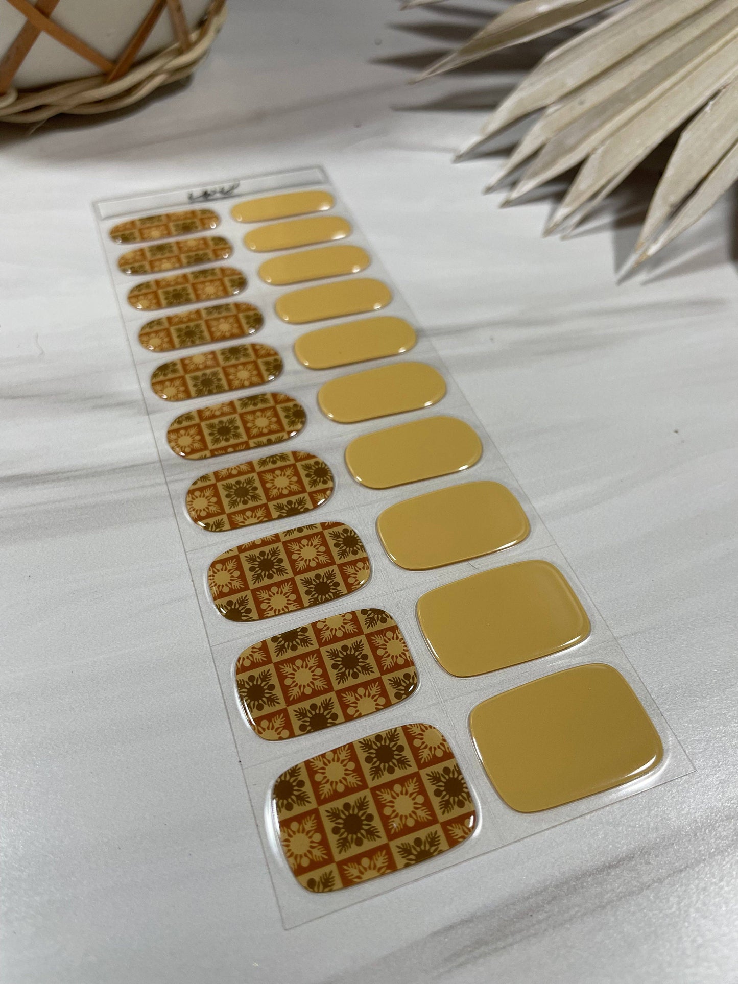 Mokulehua x Iwi Nails: Retro ʻUlu Quilt