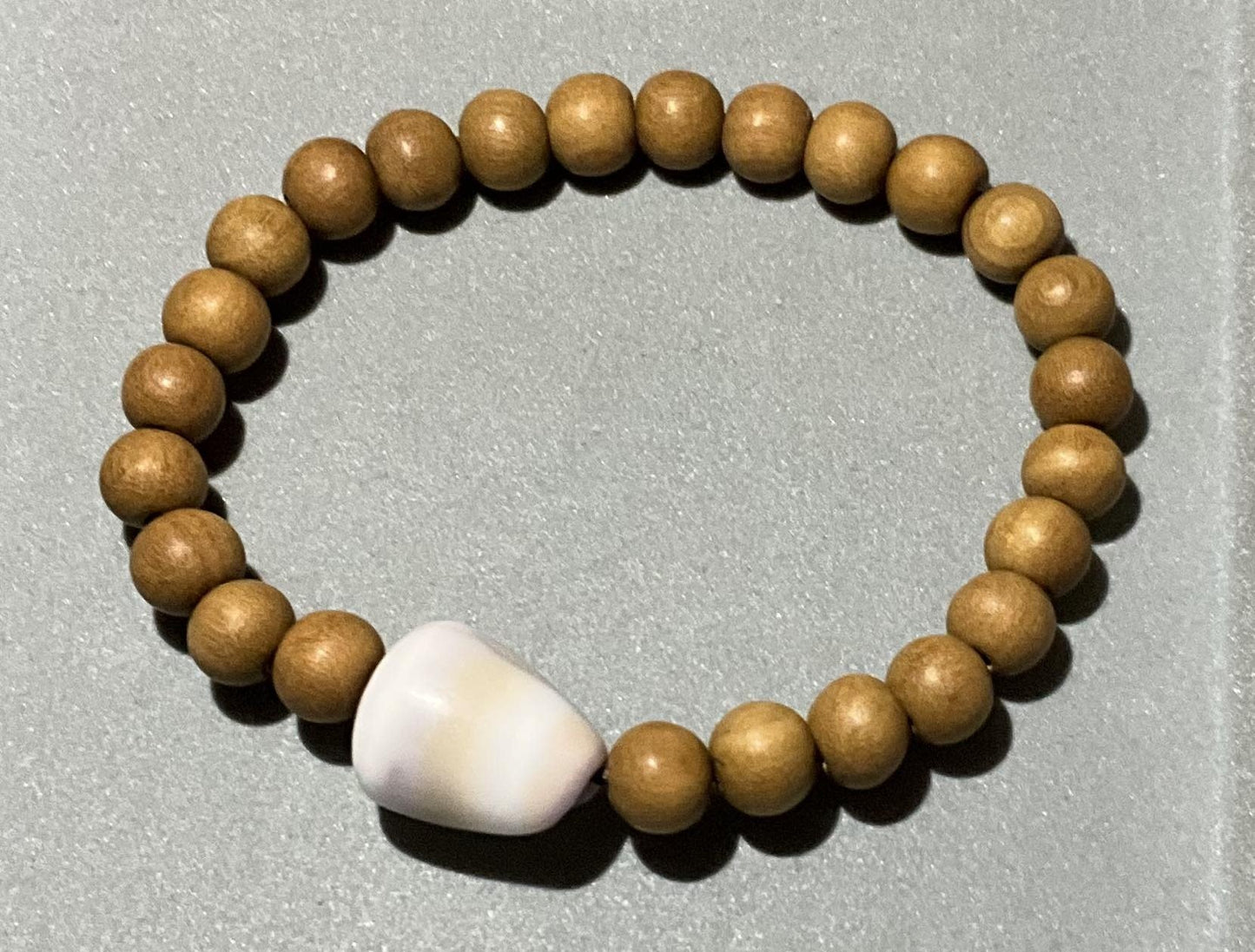 Kulaiwi: 6" Makaha Cone Shell & Iliahi Bracelet (7mm)