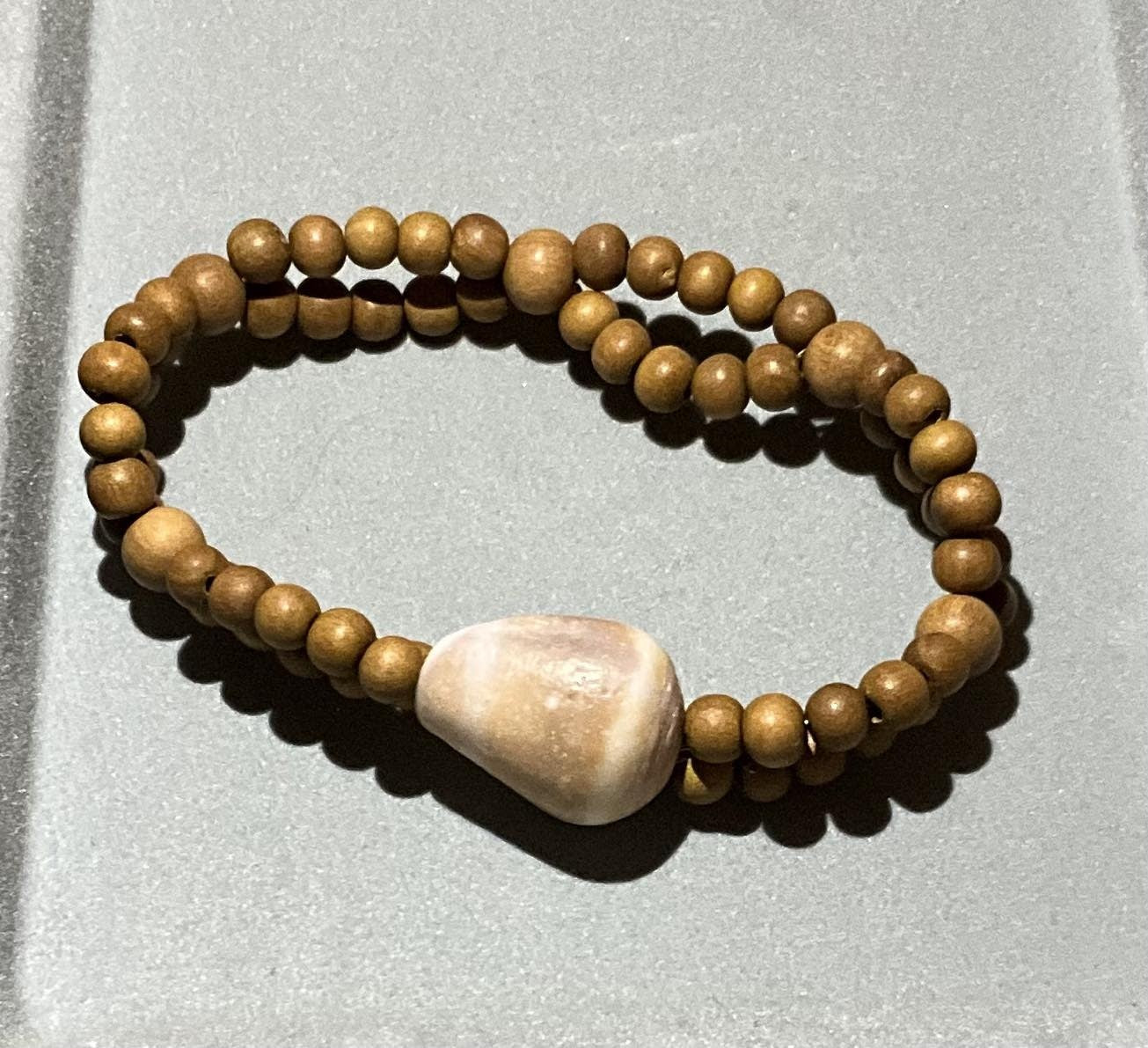 Kulaiwi: 7" Makaha Cone Shell & Double Iliahi Bracelet (7mm/5mm)