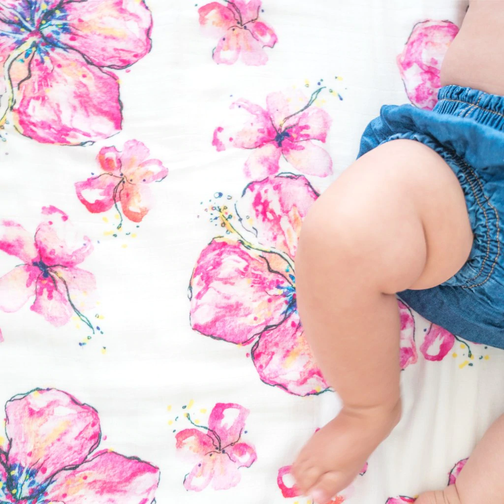 Hibiscus Kiss Baby Bamboo Quilt