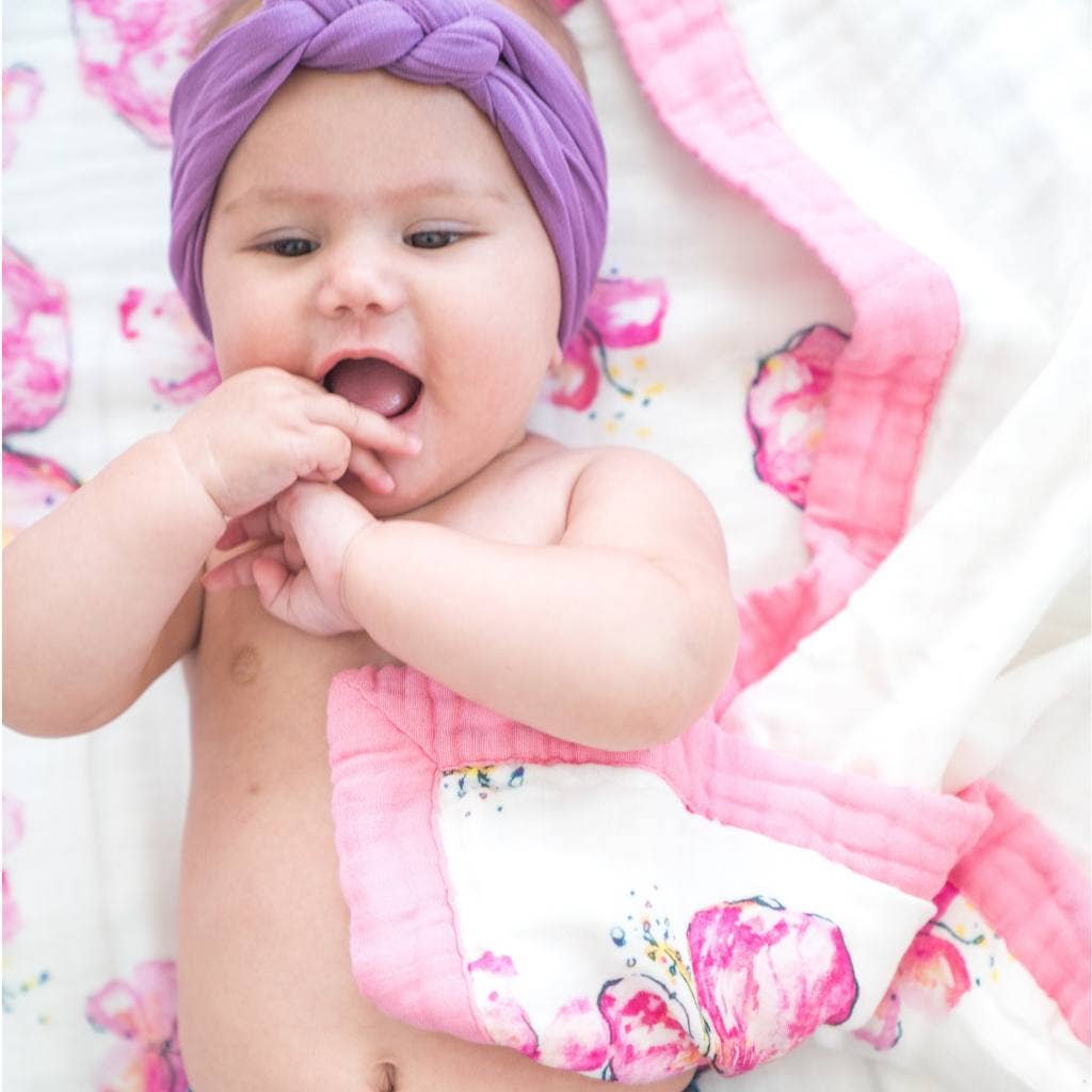 Hibiscus Kiss Baby Bamboo Quilt